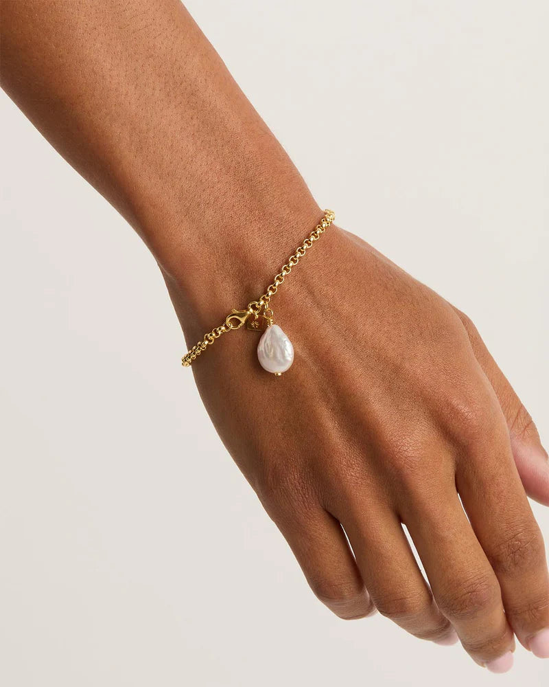 Embrace stillness pearl bracelet