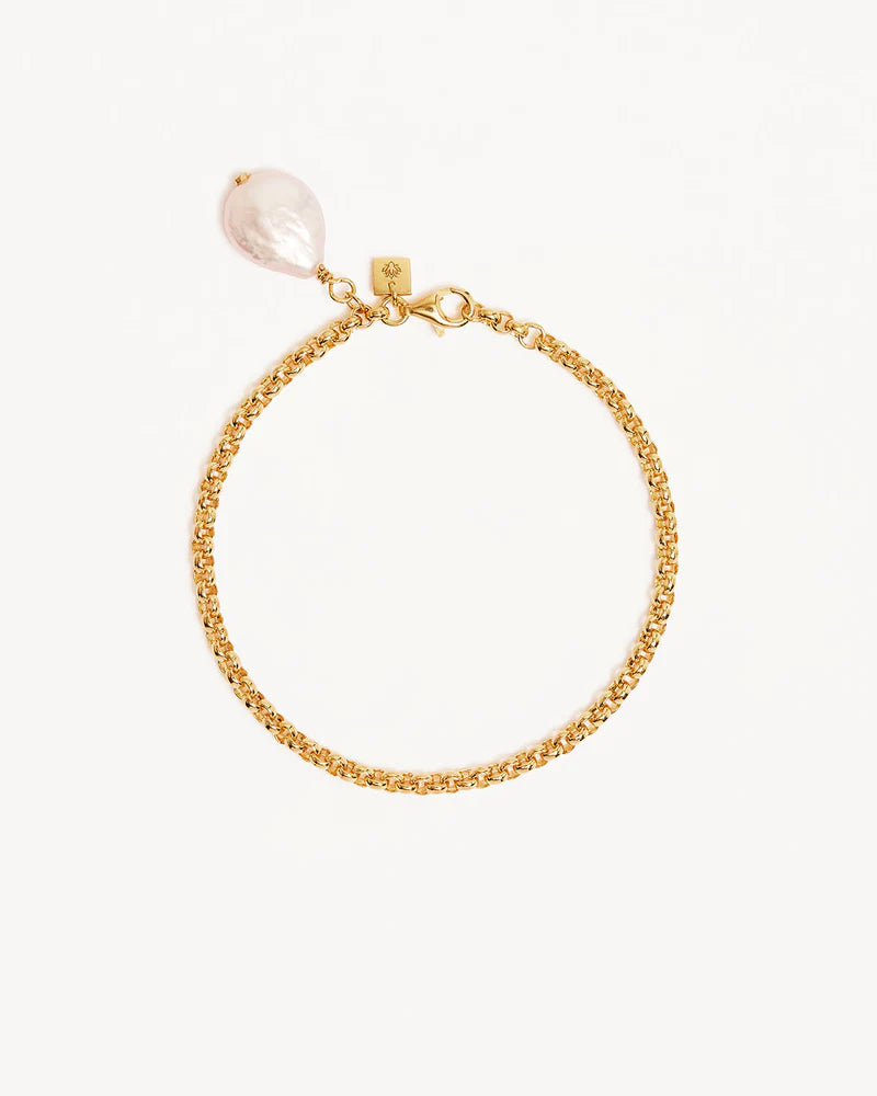 Embrace stillness pearl bracelet