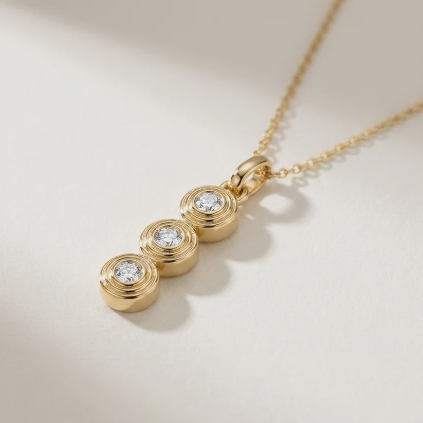 Eliza pendant - three diamonds