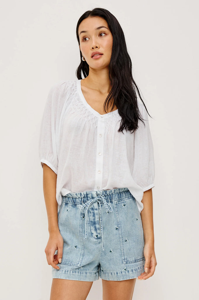 Foster Short Ivory Carnations