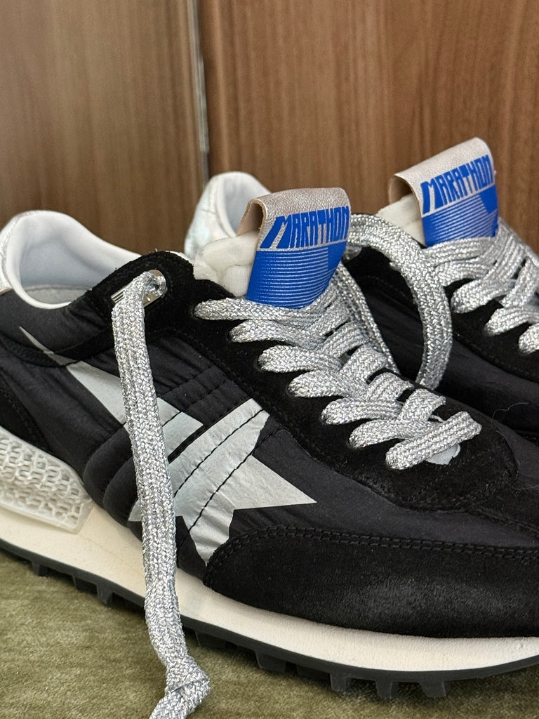 Running Marathon Black Silver