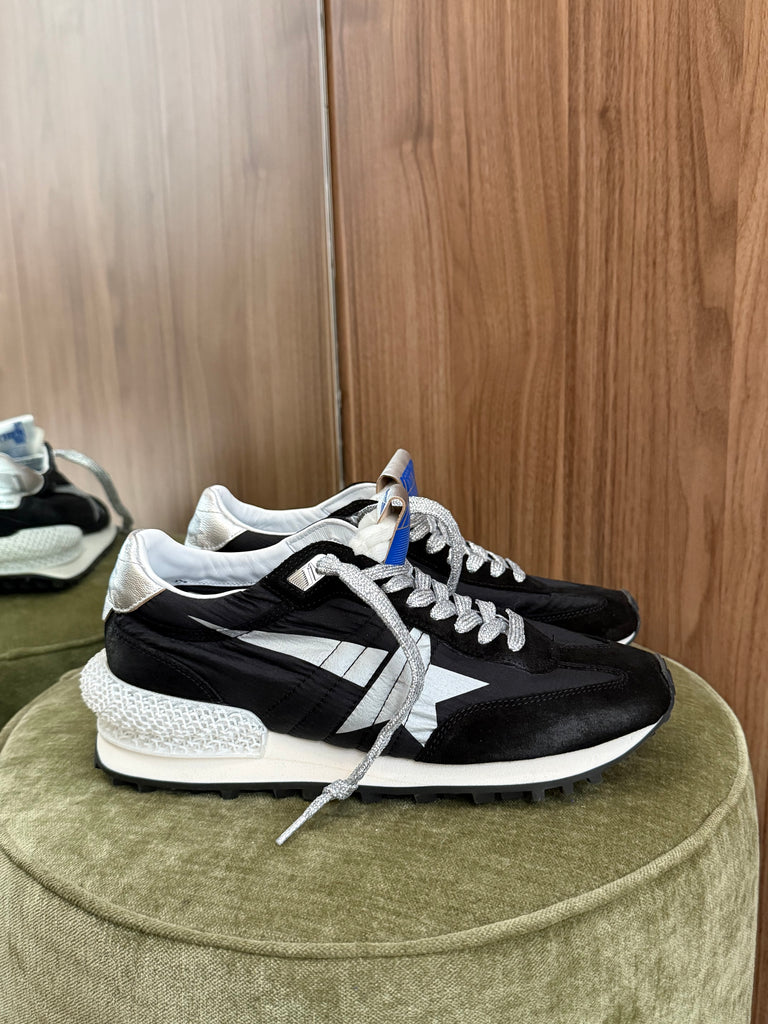 Running Marathon Black Silver