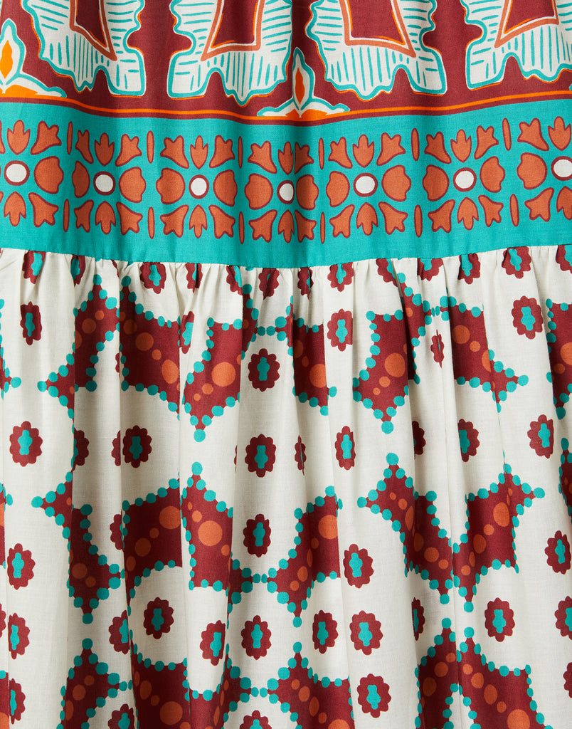 Big Skirt Pagoda Placeé